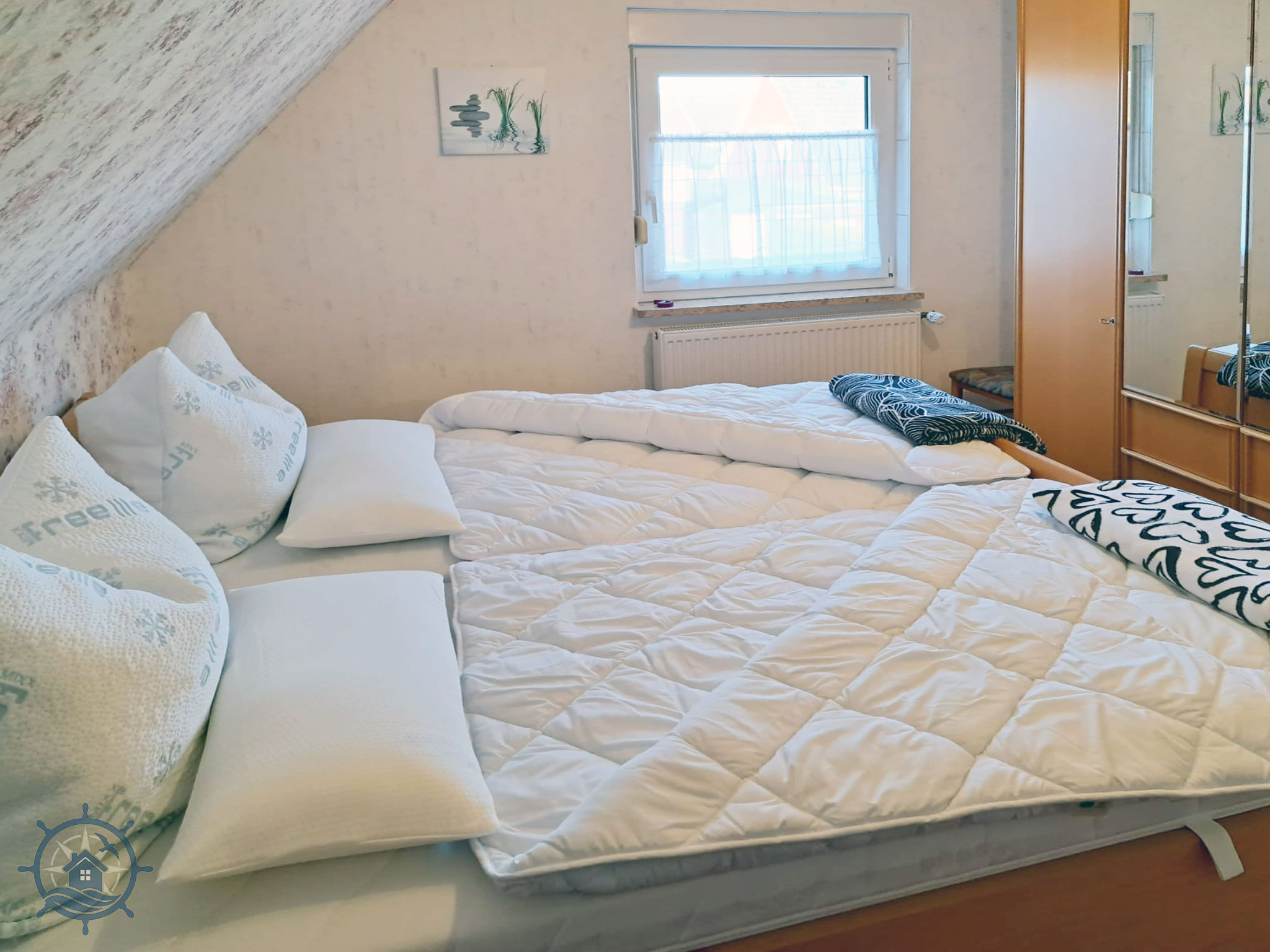 FeWo-Kruse-Ferienwohnung -Schlafzimmer links - Betten