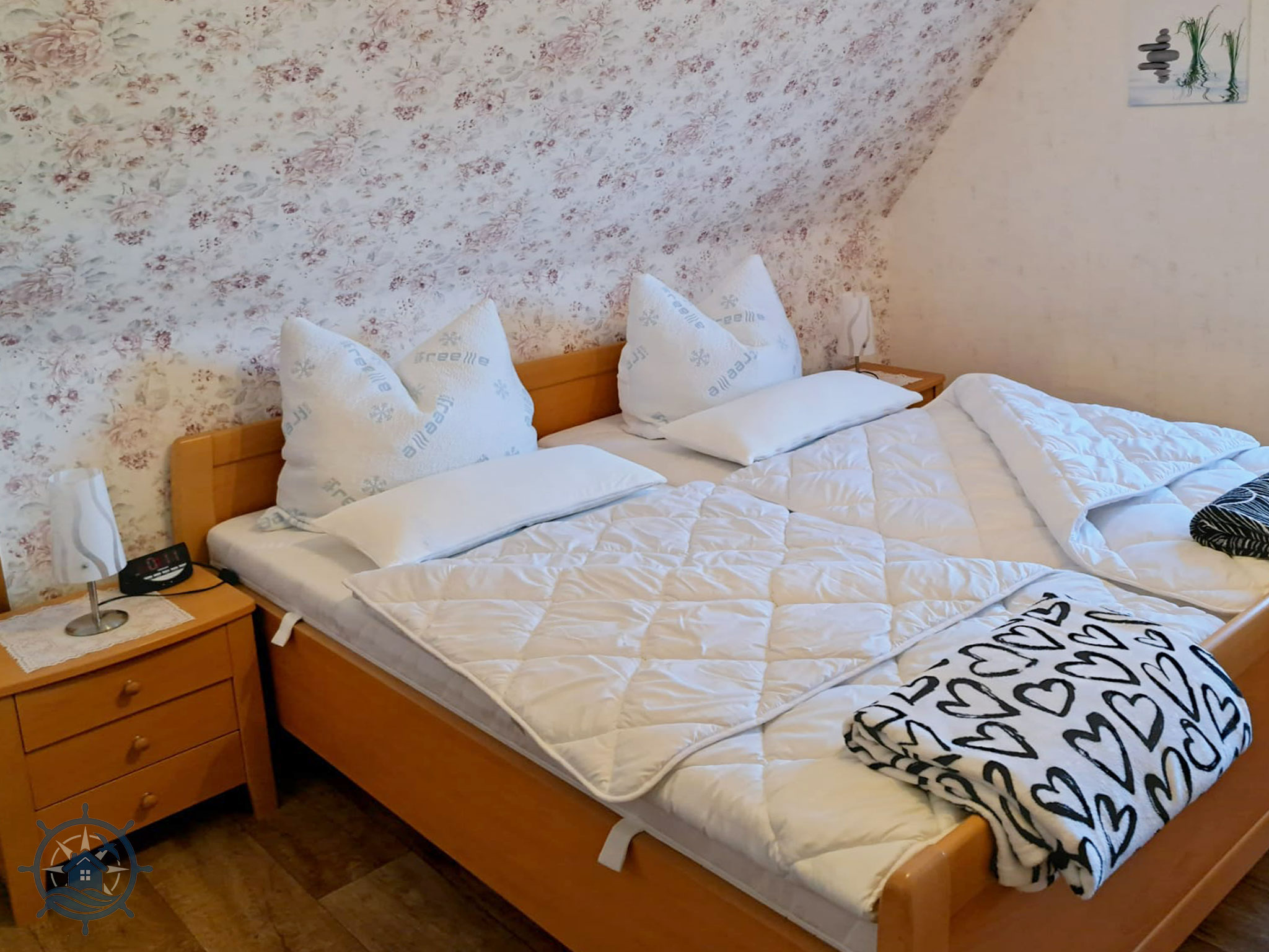 FeWo-Kruse-Ferienwohnung -Schlafzimmer links - Betten