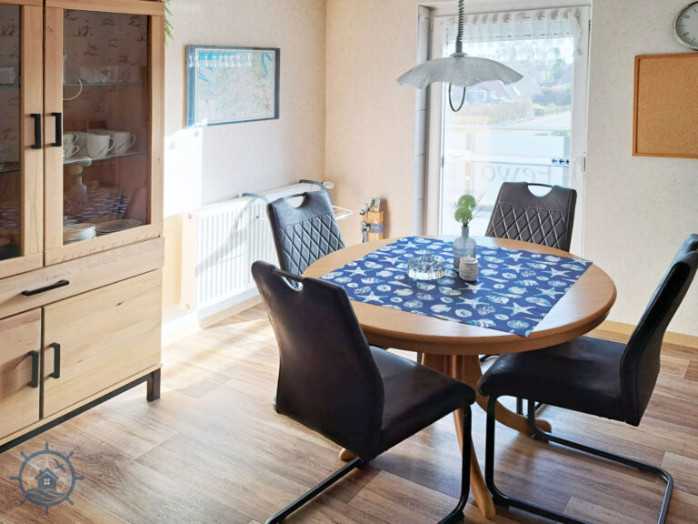 "FeWo Kruse" - Urlaub an der Nordsee - Wohnküche mit Balkonzugang