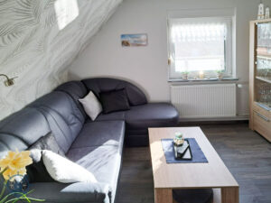 FeWo-Kruse-Ferienwohnung-Wohnzimmer-links.jpg
