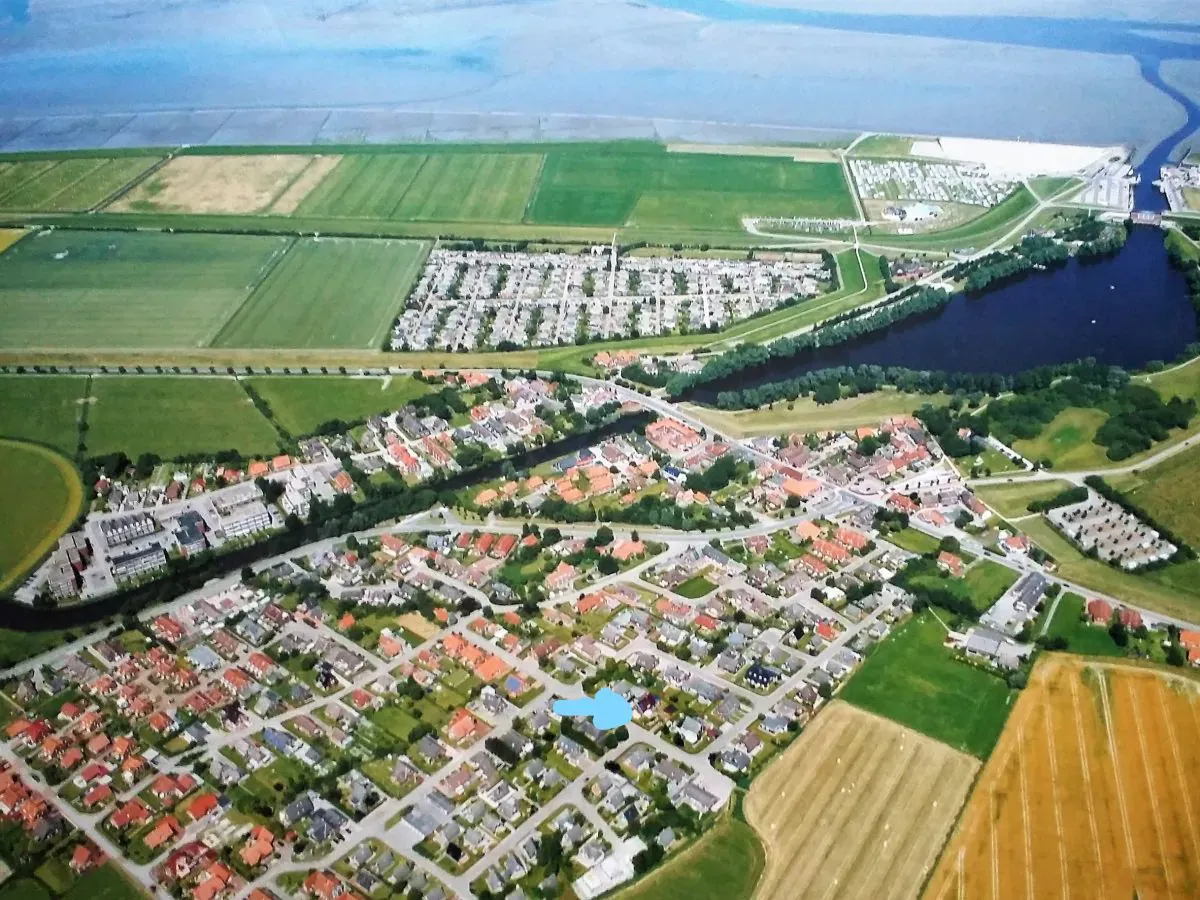 Luftaufnahmen vom Ort und Standort "FeWo Kruse" Westeraccumersiel